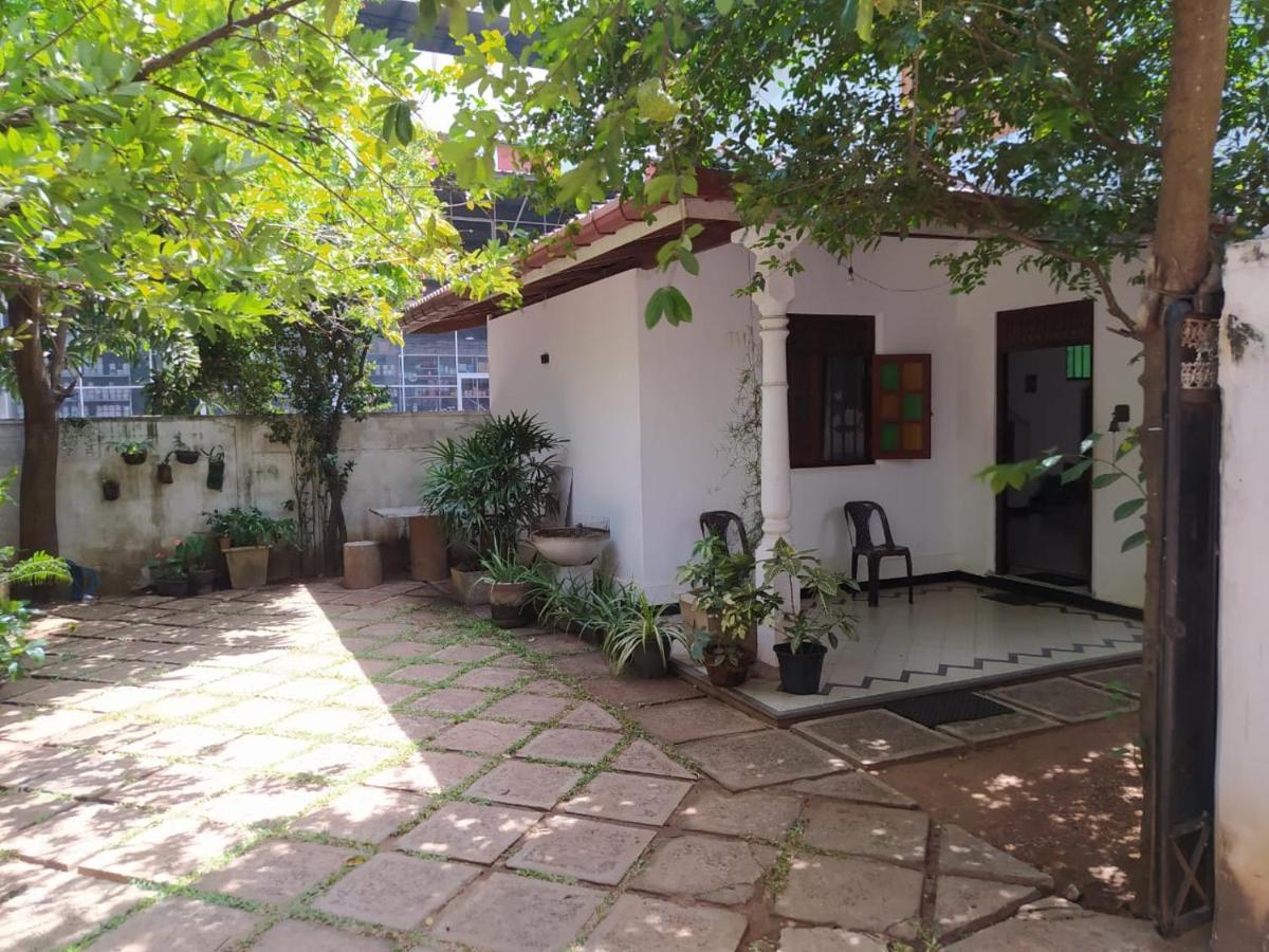 Hotel Kingdom Palace Anuradhapura Zewnętrze zdjęcie